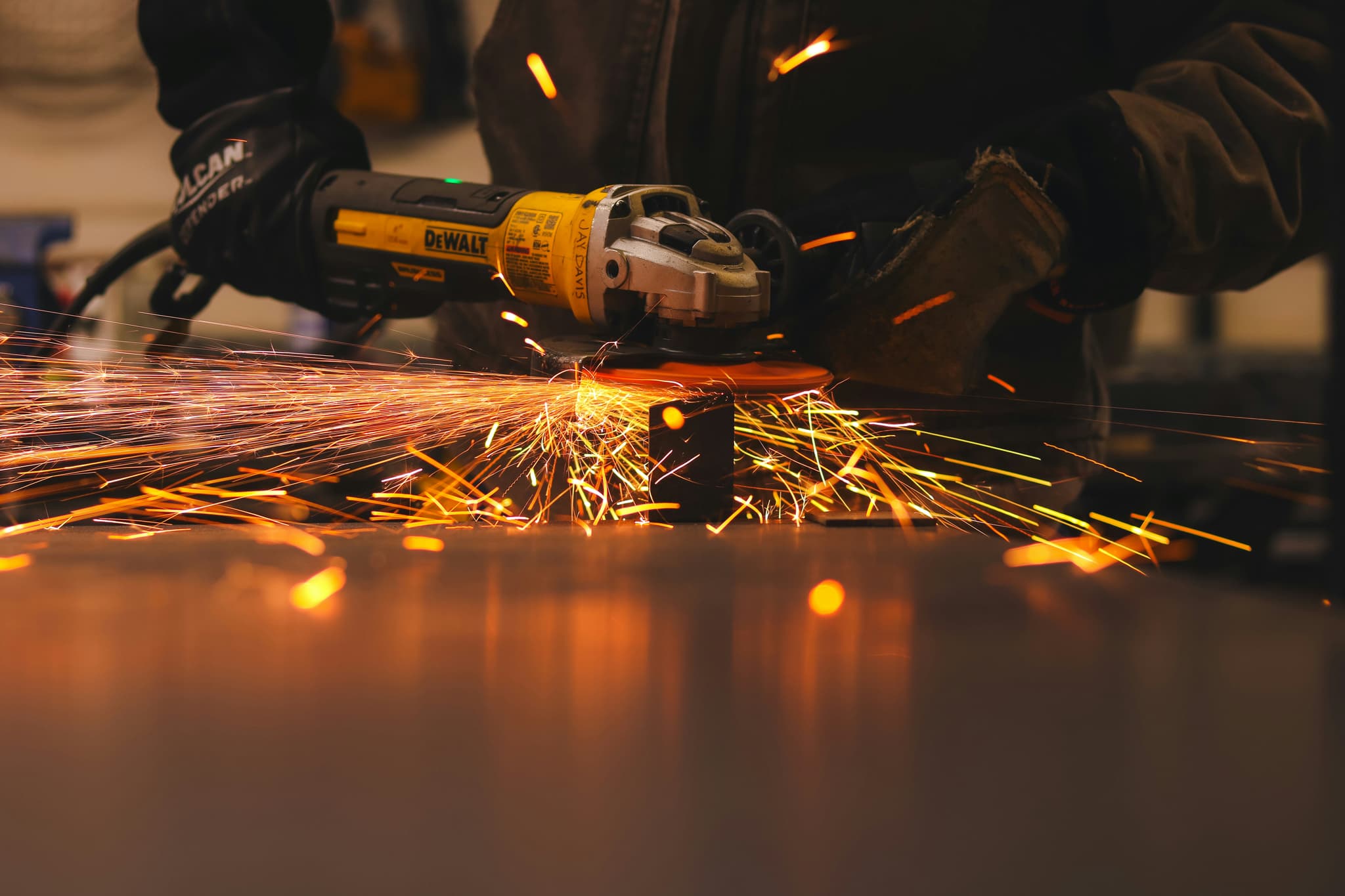 Zavarivanje metalne konstrukcije u radionici Begović Metali